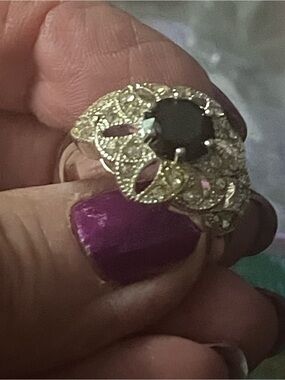 Sterling-Style Floral Ring with Black Center Stone sz 10 (not sure if 925 sterli